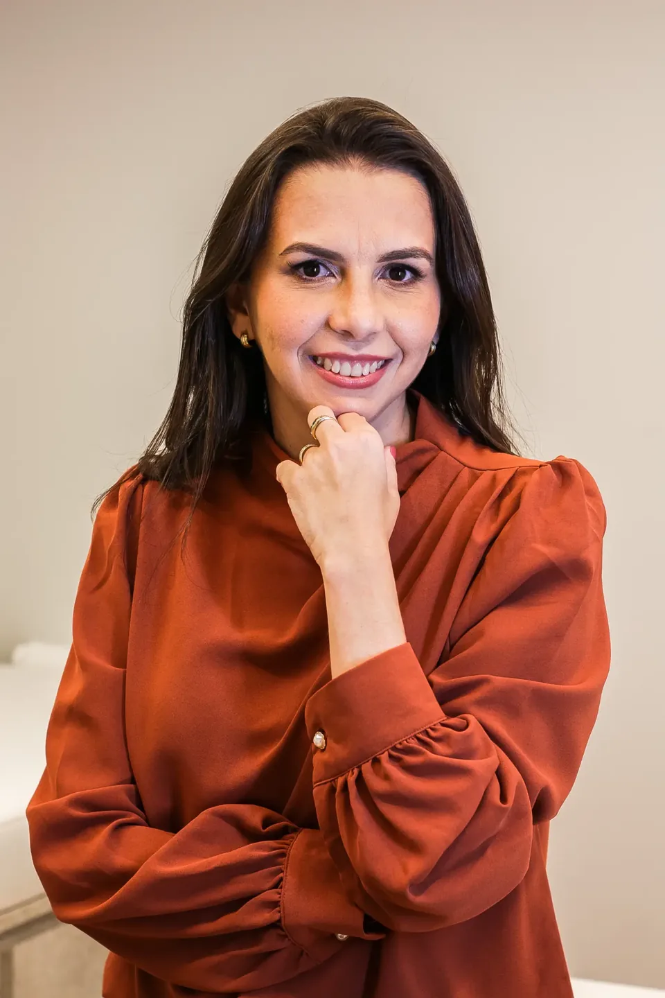 Dra. Kyara Ramalho explicando sua abordagem integrativa em endocrinologia